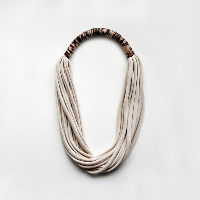 Statement Kette, Stoffkette, Leopardenmuster Jersey Freundin Geschenk, Geschenk Für Sie, Elfenbein Kette Statement Kette, Stoffkette, Leopardenmuster Jersey Freundin Geschenk, Geschenk Für Sie, Elfenbein Kette von birdienumnumshop