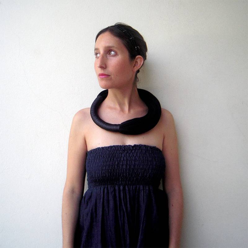 Stoffkette, Statement Kette, Schwarze Textil Geschenk Für Sie, Freundin - Die Flippige Party-Halskette Stoffkette, Statement Kette, Schwarze Textil Geschenk Für Sie, Freundin - Die Flippige Party-Halskette von birdienumnumshop