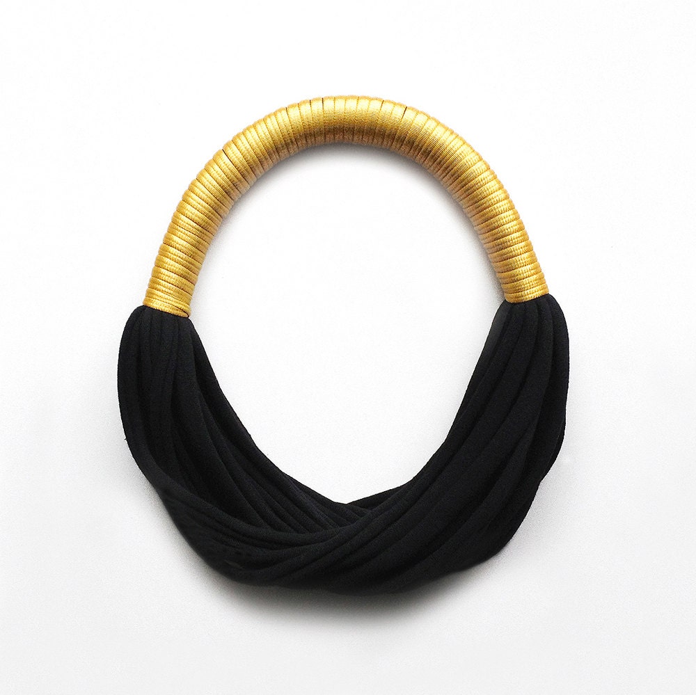 Stoffkette, Statementkette, Goldene Kette - Die Bicolor Funky Partykette Handgemacht in Goldenem Stoff von birdienumnumshop