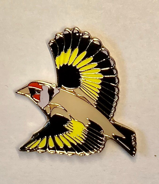 Anstecker Stieglitz Im Flug -Pin Flying Goldfinch Anstecker Stieglitz Im Flug -Pin Flying Goldfinch von birdsandpins