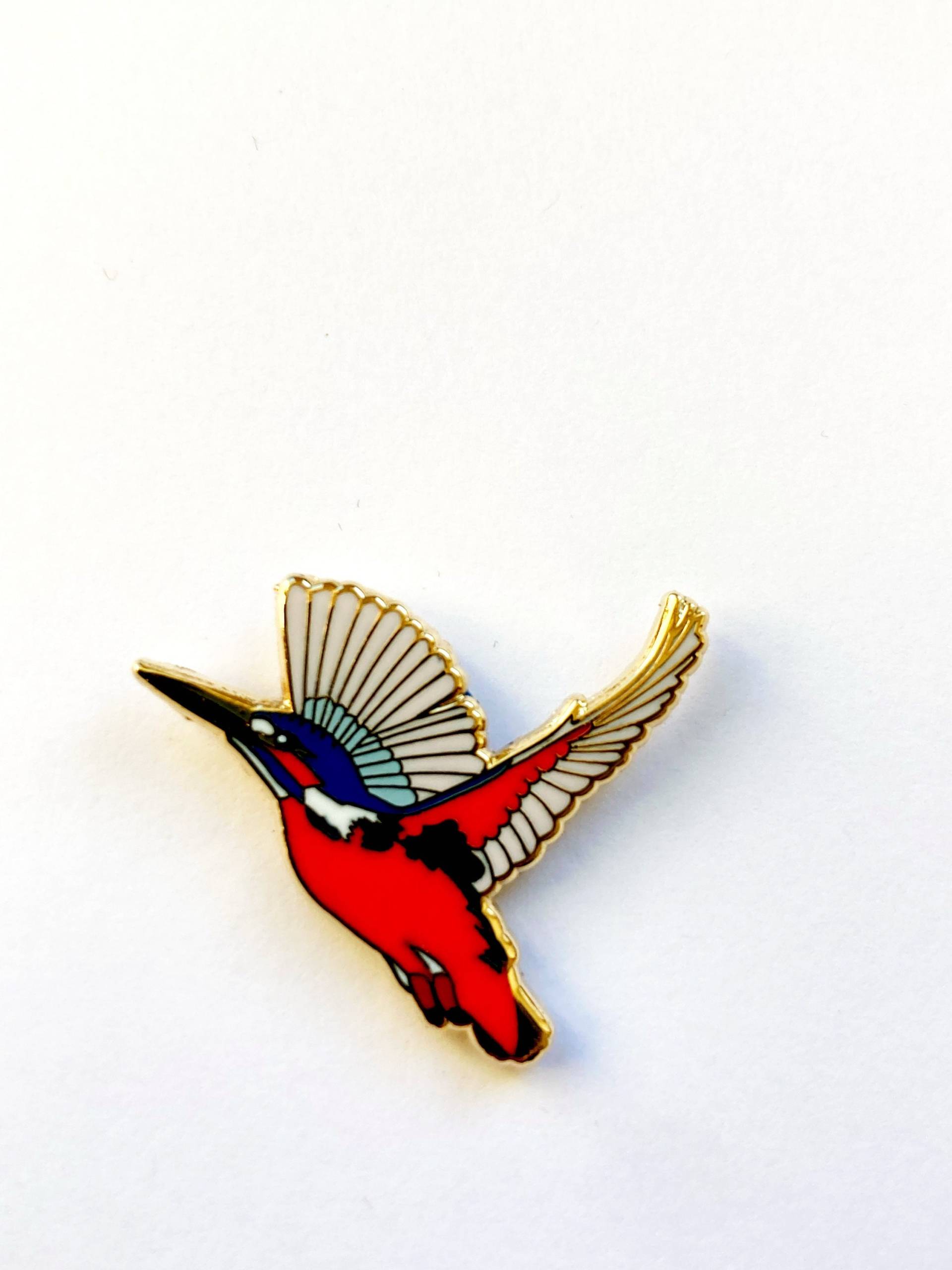 Pin Eisvogel Im Flug - Kingfisher in Flight Pin Eisvogel Im Flug - Kingfisher in Flight von birdsandpins