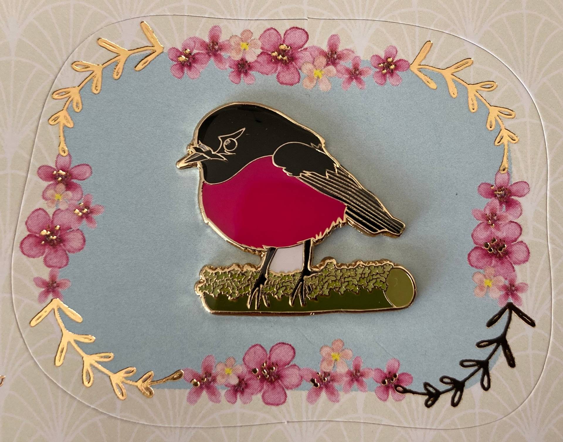 Pin Pink Robin Pin Pink Robin von birdsandpins