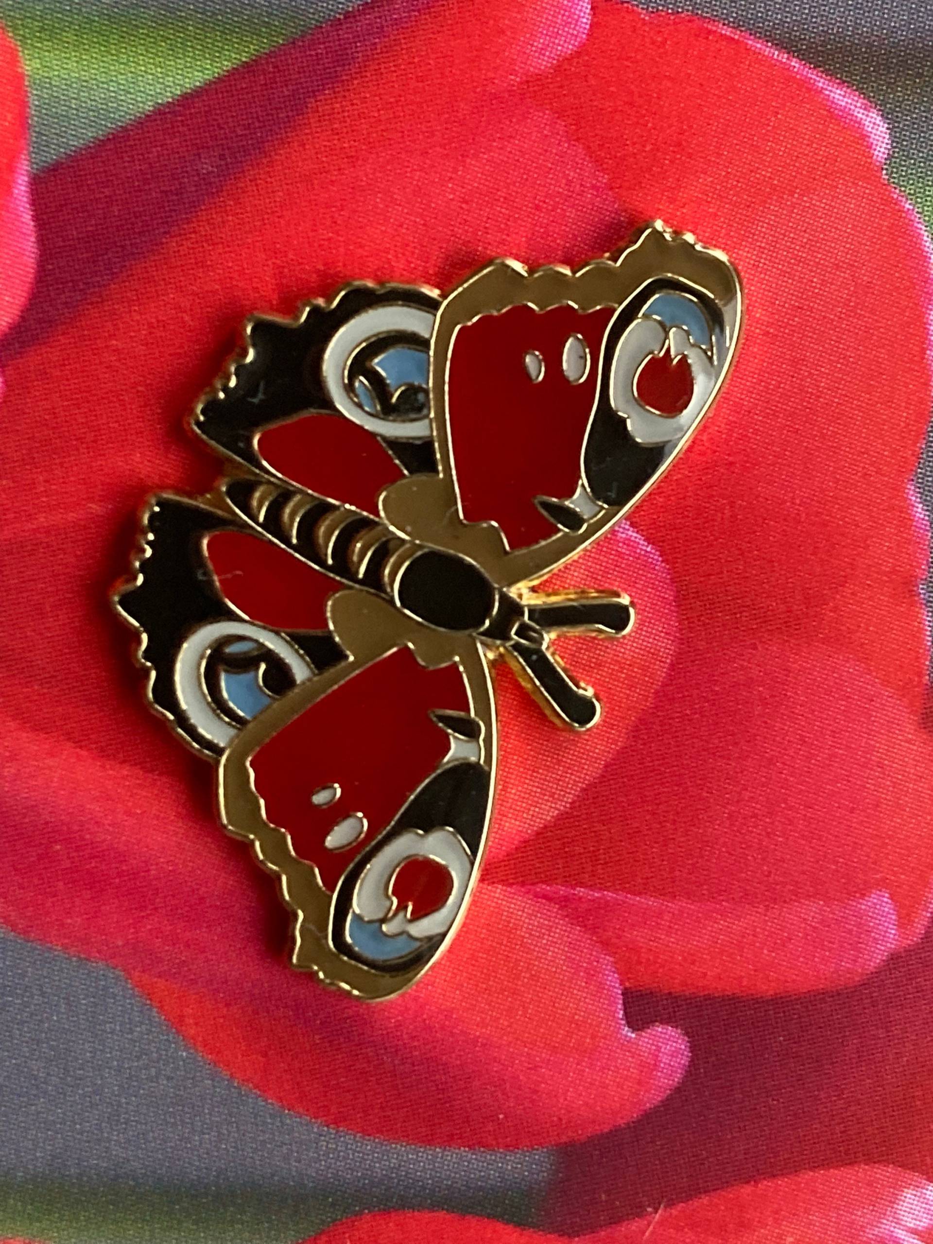 Pin Schmetterling Tagpfauenauge - Peacock Butterfly Pin Schmetterling Tagpfauenauge - Peacock Butterfly von birdsandpins