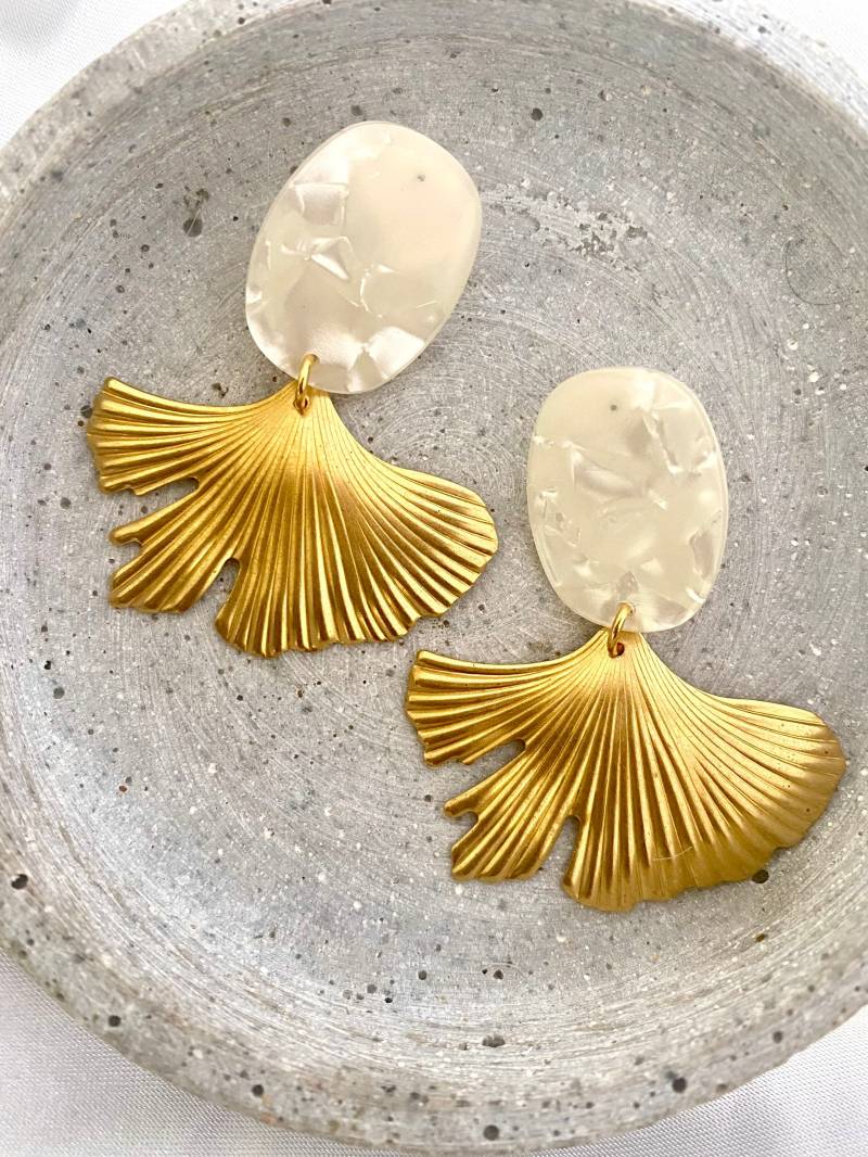 Acetat Ohrringe Mit Goldenen Anhänger/statement Ohrringe/Weiß Gold Schmuck/Große Ohrringe/Lange Hängeohrringe/Weiß Acryl Ohrschmuck von birdsofparadiseDE