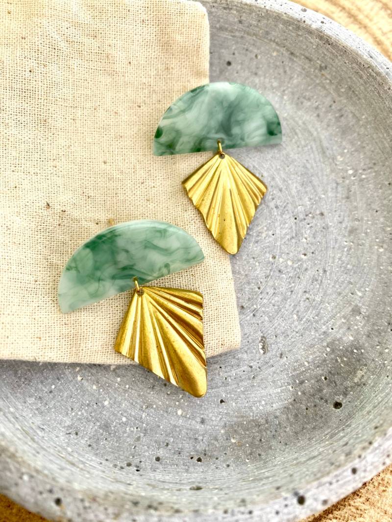 Acryl Ohrstecker Mit Fächer Anhänger/Grün Goldene Ohrringe Geschenk Für Freundin Messing Gold Schmuck Acetat Acryl Ohrstecker Mit Fächer Anhänger/Grün Goldene Ohrringe Geschenk Für Freundin Messing Gold Schmuck Acetat von birdsofparadiseDE