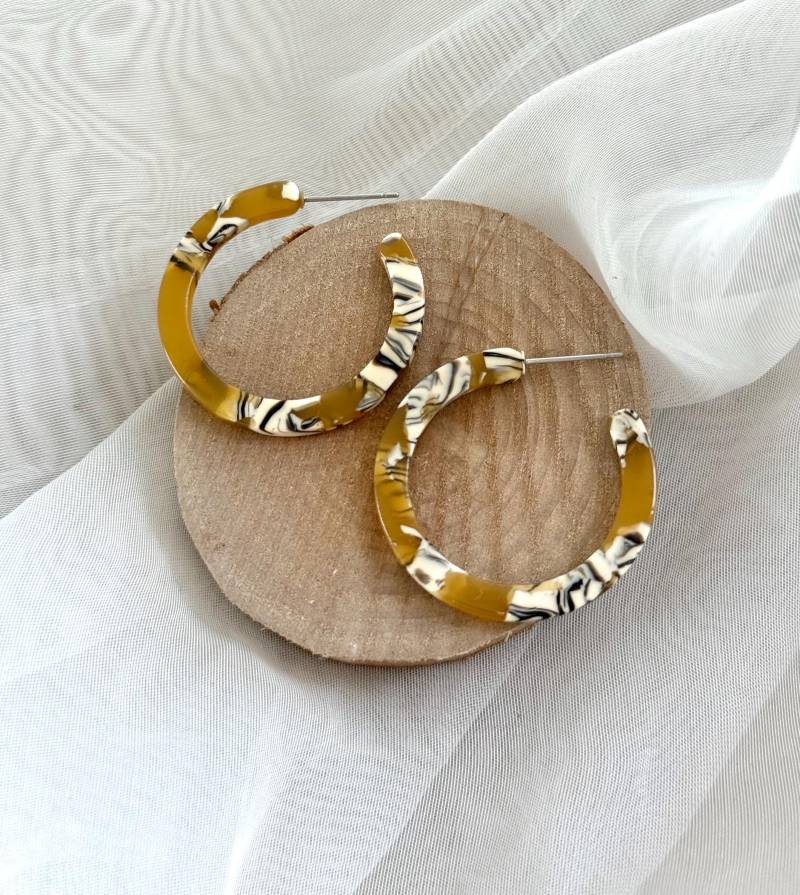 Beige Acetat Creolen Mit Cremefarbenem Muster/Kleine, Bunte Aus Kunststoff Ohrring Schildpatt Acryl Schmuck Geschenk von birdsofparadiseDE