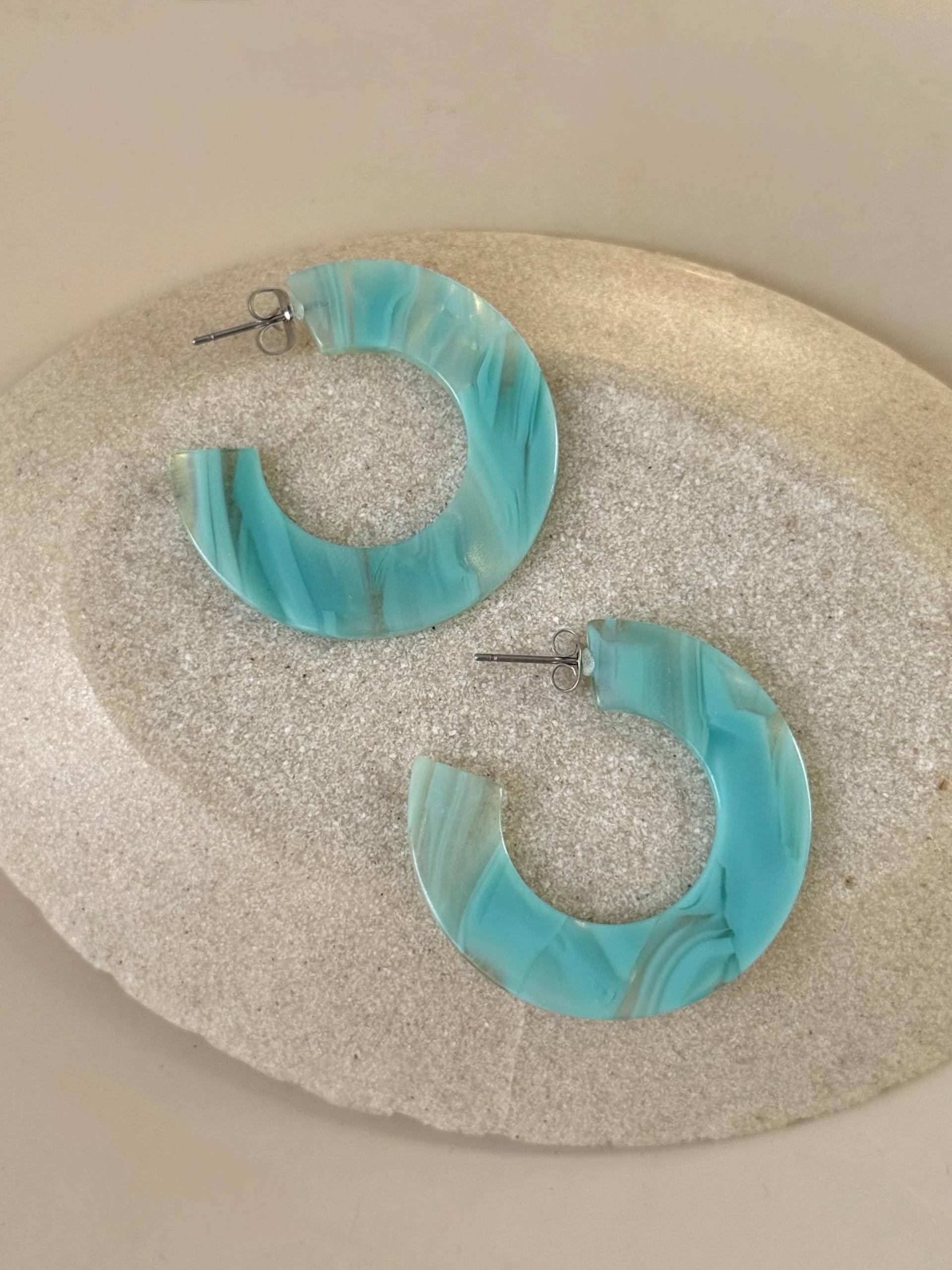 Blaue Acetat Schildpatt Creolen/Aus Kunststoff Große Ohrringe Flache, Hellblaue Halbcreolen Geschenk Für Freundin von birdsofparadiseDE