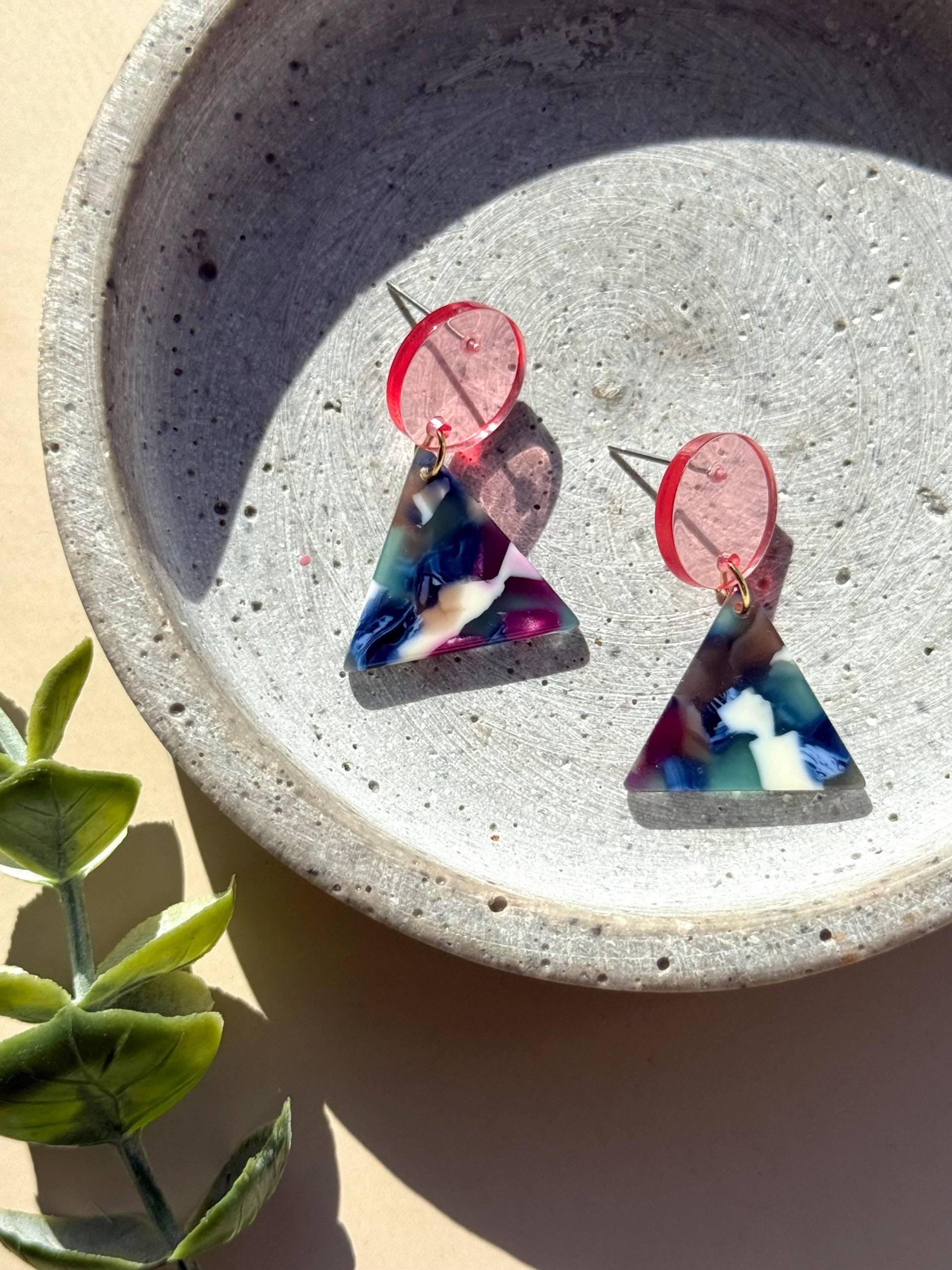 Blaue Dreieck Acryl Statement Ohrringe Mit Pinken Ohrstecker/Color Blocking Ohrring Bunte Geschenk Blaue Dreieck Acryl Statement Ohrringe Mit Pinken Ohrstecker/Color Blocking Ohrring Bunte Geschenk von birdsofparadiseDE