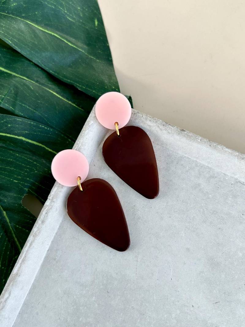 Braune Acryl Ohrringe in Braun Und Rosa/Ohrstecker Mit Braunem Anhänger Color Block Statement Geschenk von birdsofparadiseDE