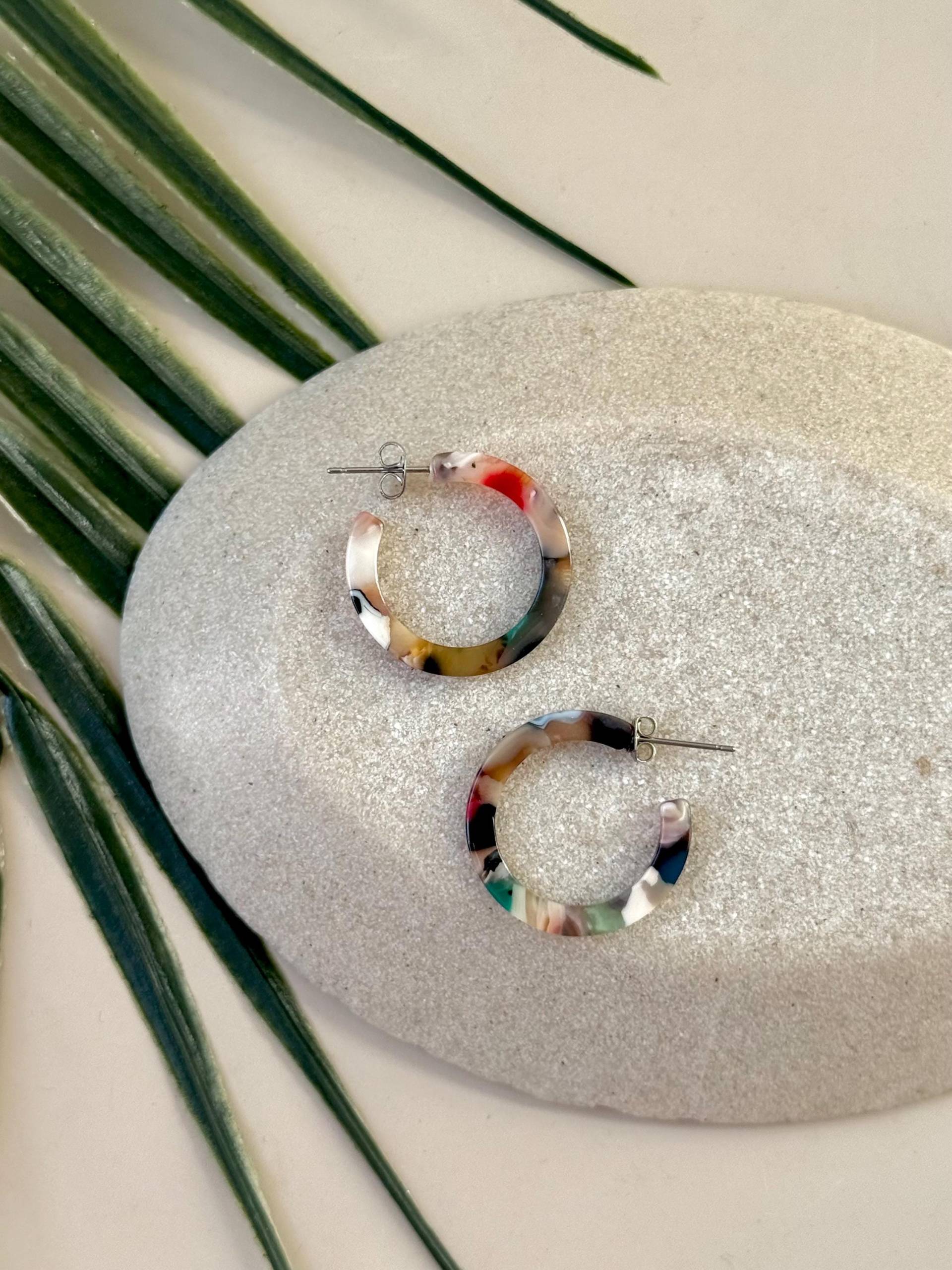 Bunte Acetat Creolen/Kleine, Aus Kunststoff Ohrringe Flache Statement Halbcreolen Schmuck Geschenk Für Freundin von birdsofparadiseDE