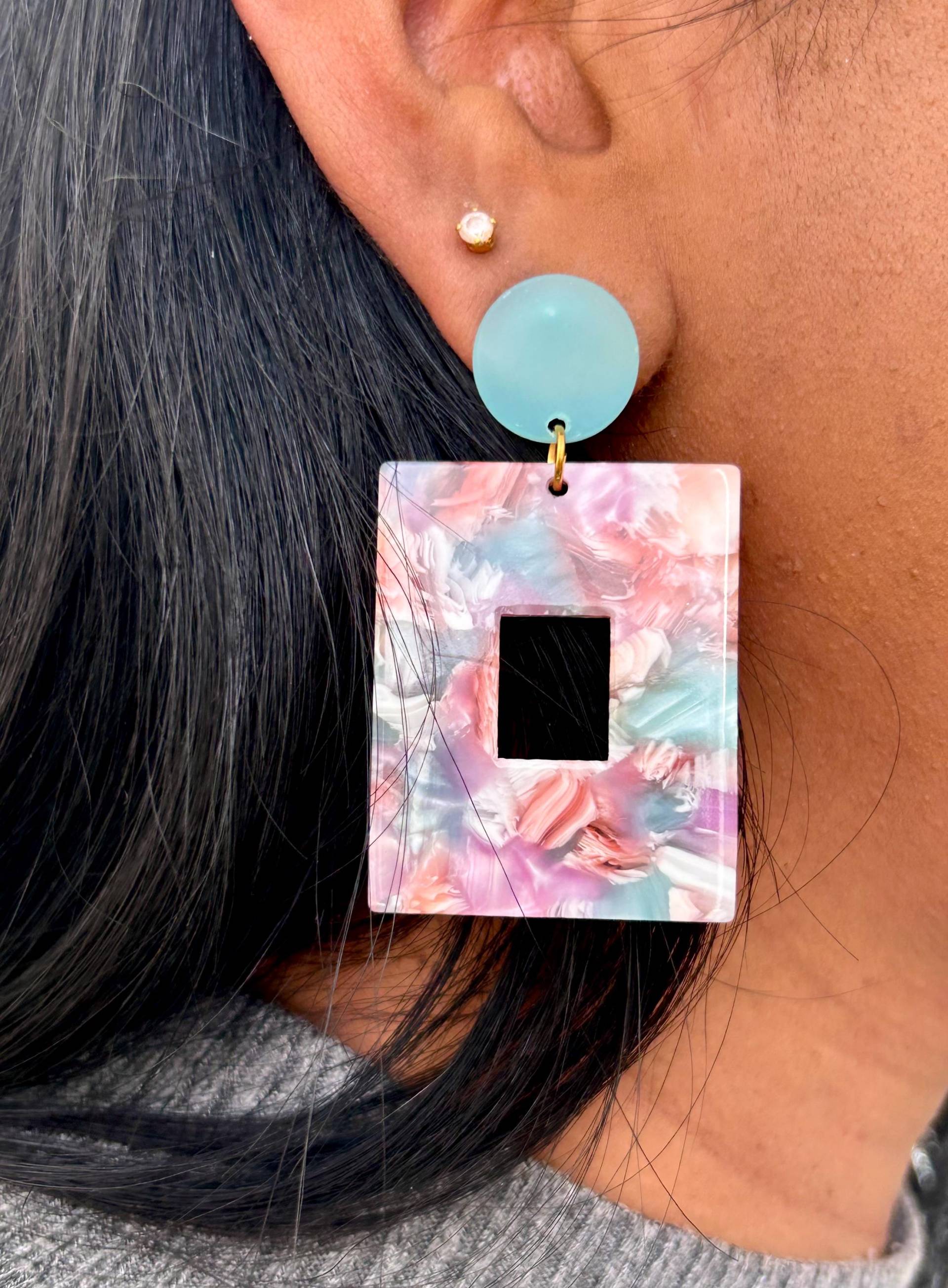 Bunte Acryl Ohrringe in Hellblau Und Rosa/Rosafarbene, Große Statement Modeschmuck Mit Buntem Muster Geschenk von birdsofparadiseDE