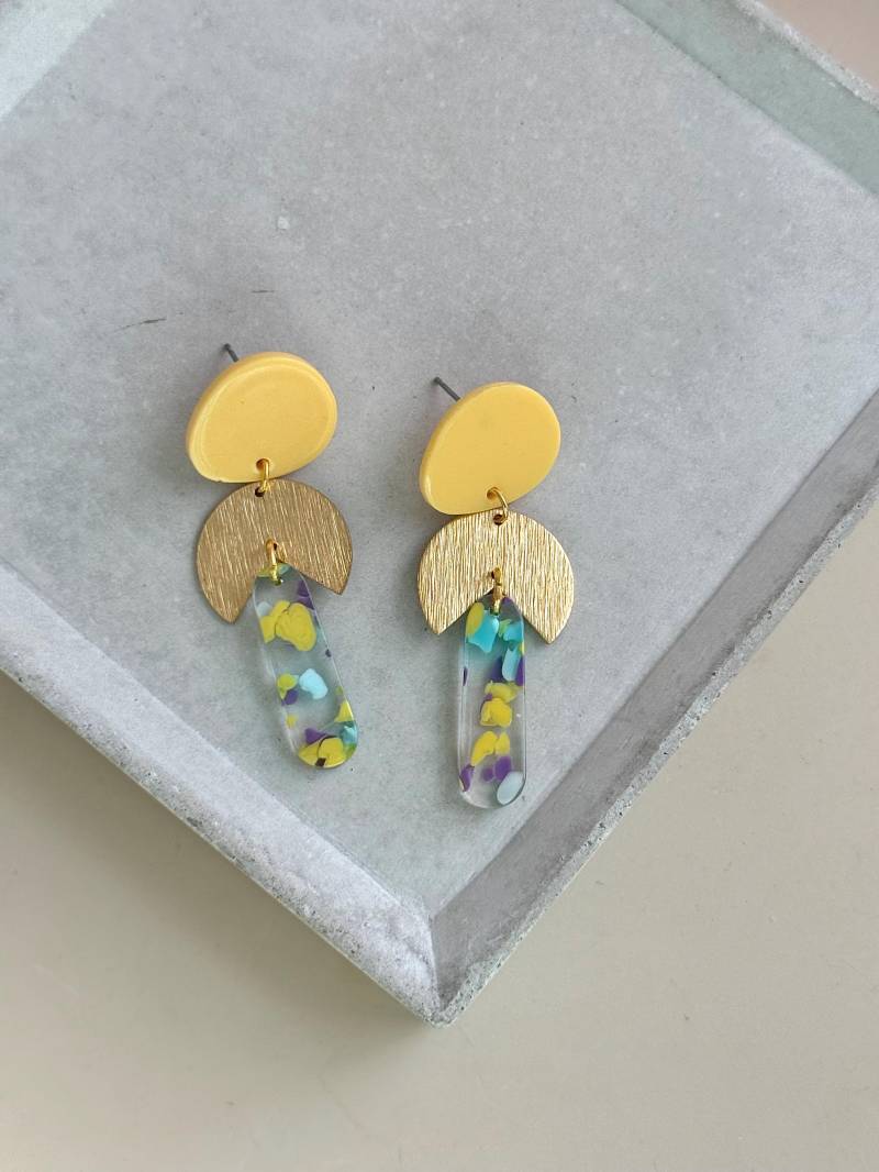 Gelbe Ohrringe Mit Goldenem Messing Anhänger/Bunte Color Block Statement Lila Und Gelben Ohrstecker Geschenk Gelbe Ohrringe Mit Goldenem Messing Anhänger/Bunte Color Block Statement Lila Und Gelben Ohrstecker Geschenk von birdsofparadiseDE