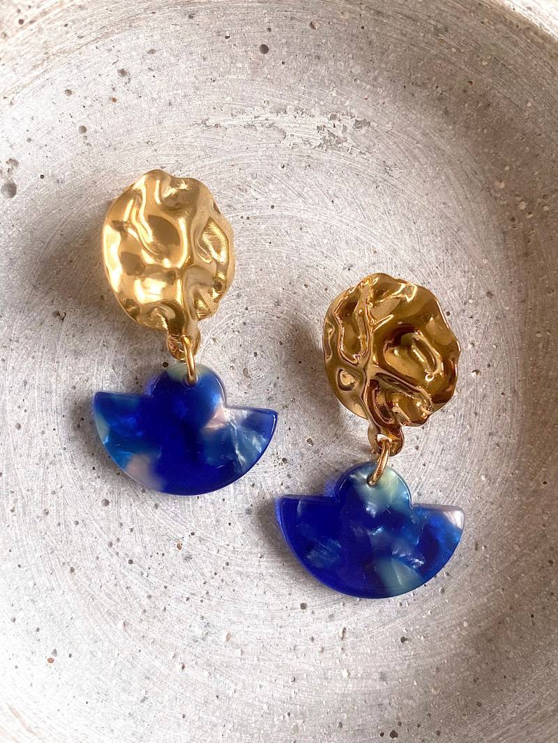 Goldene Ohrringe Mit Dunkelblauen Anhänger Aus Acetat/Bunte Statement Goldene Blauen Geschenk Freundin von birdsofparadiseDE