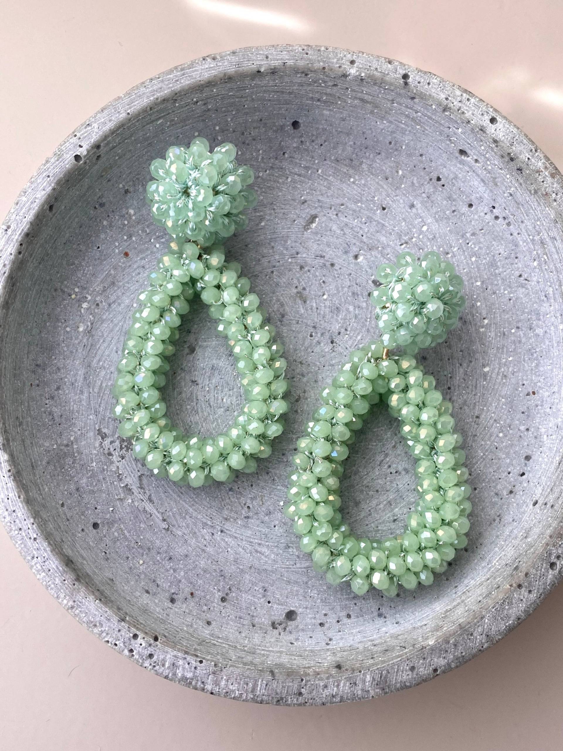 Große, Grüne Statement Ohrringe Aus Schimmernden Glasperlen/Grüne, Lange Perlen Große Schmuck Geschenk Für Freundin Große, Grüne Statement Ohrringe Aus Schimmernden Glasperlen/Grüne, Lange Perlen Große Schmuck Geschenk Für Freundin von birdsofparadiseDE