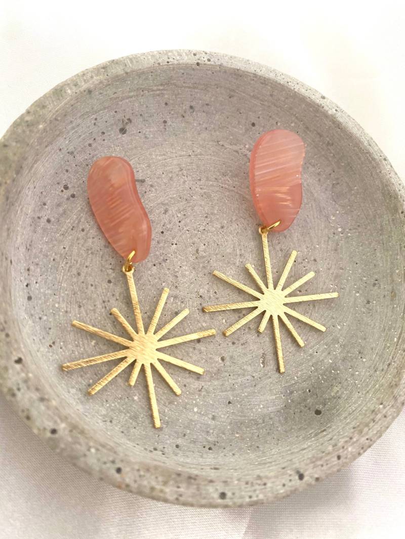 Große, Lange Hängeohrringe/Acryl Und Messing Gold Sonne Stern Anhänger Bunter Statement Schmuck Rosa Ohrschmuck Geschenk Freundin von birdsofparadiseDE