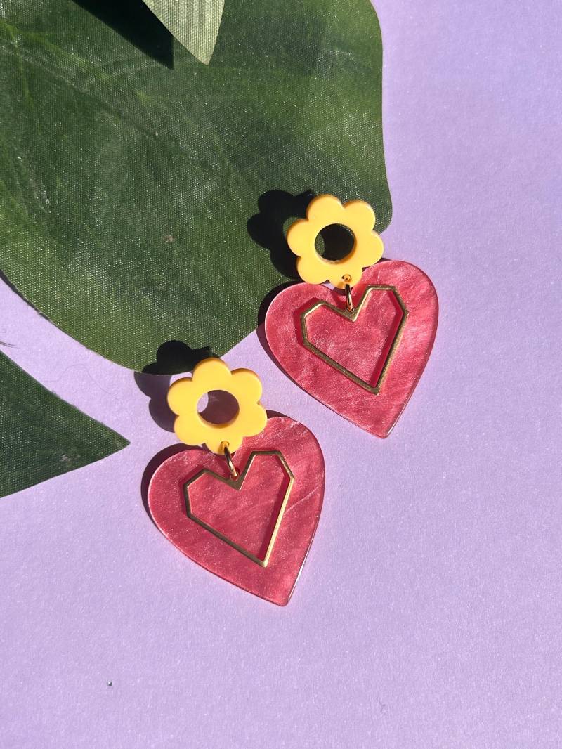 Große Pinke Herz Ohrringe Aus Acryl/Gelbe Blumen Ohrstecker Rosa Statement Lange Hängend Geschenk Für Sie von birdsofparadiseDE