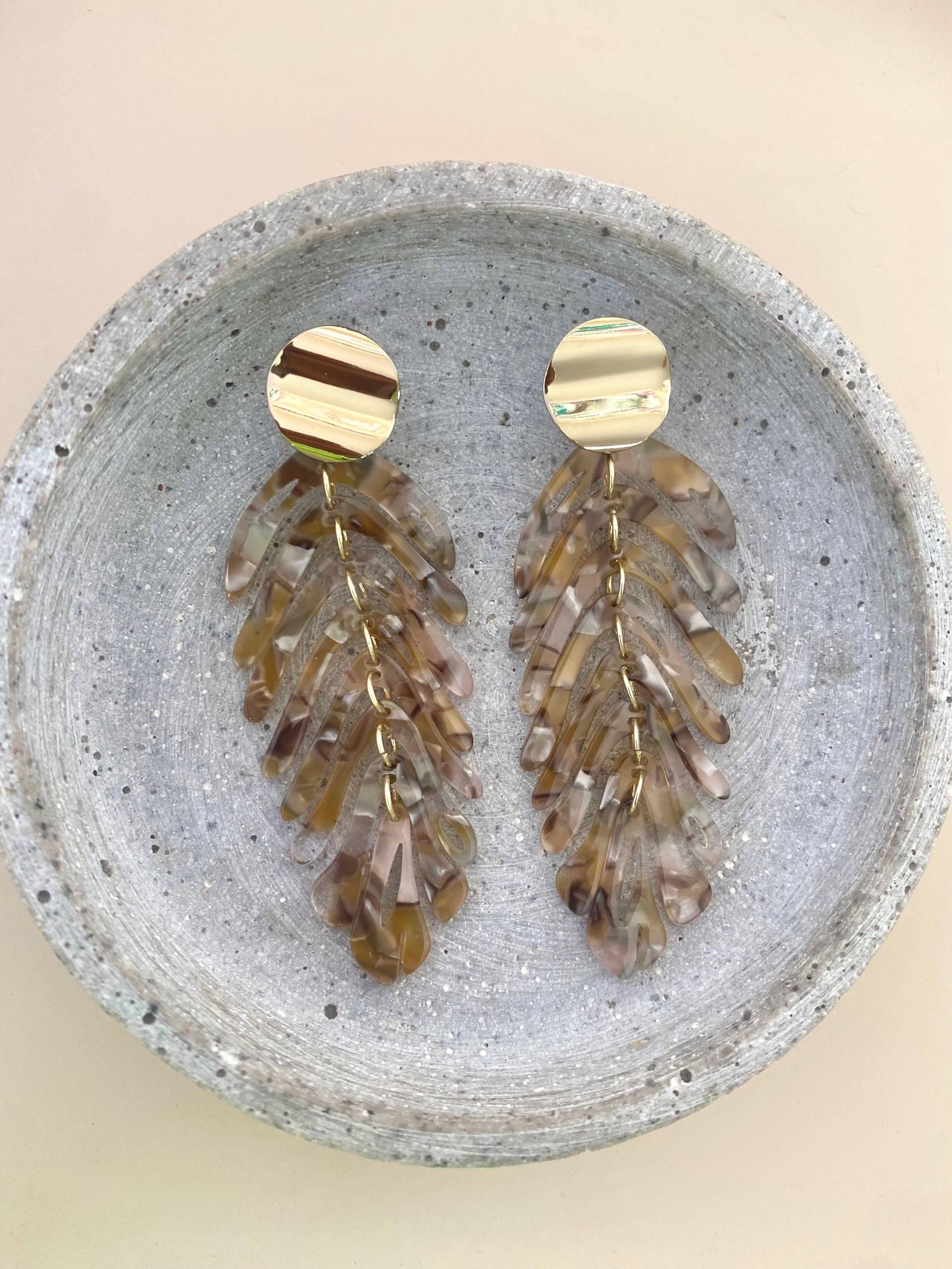 Große Statementohrringe Mit Schildpatt Muster Und Vergoldeten Ohrstecker/Schmuck Ohrringe Langen Blatt Anhänger von birdsofparadiseDE