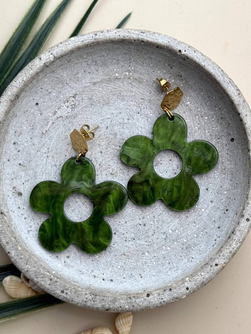 Grüne, Große Statement Ohrringe Mit Goldenen Ohrstecker Und Grüne Blumen Anhänger Aus Kunststoff Acetat/Hängend Geschenk Grüne, Große Statement Ohrringe Mit Goldenen Ohrstecker Und Grüne Blumen Anhänger Aus Kunststoff Acetat/Hängend Geschenk von birdsofparadiseDE