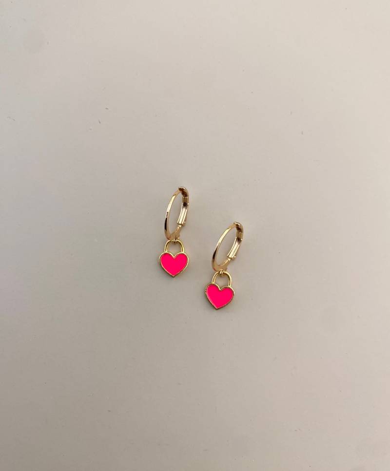 Kleine Vergoldete Huggie Creolen Mit Neon Pinken Herz Anhänger/Ohrringe Boho Schmuck Geschenk von birdsofparadiseDE