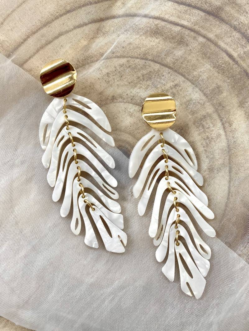 Lange Hängeohrringe Aus Acetat/Weiße Ohrringe Vergoldete Ohrstecker Blatt Anhänger Acryl Gold Statement Schmuck Geschenk von birdsofparadiseDE