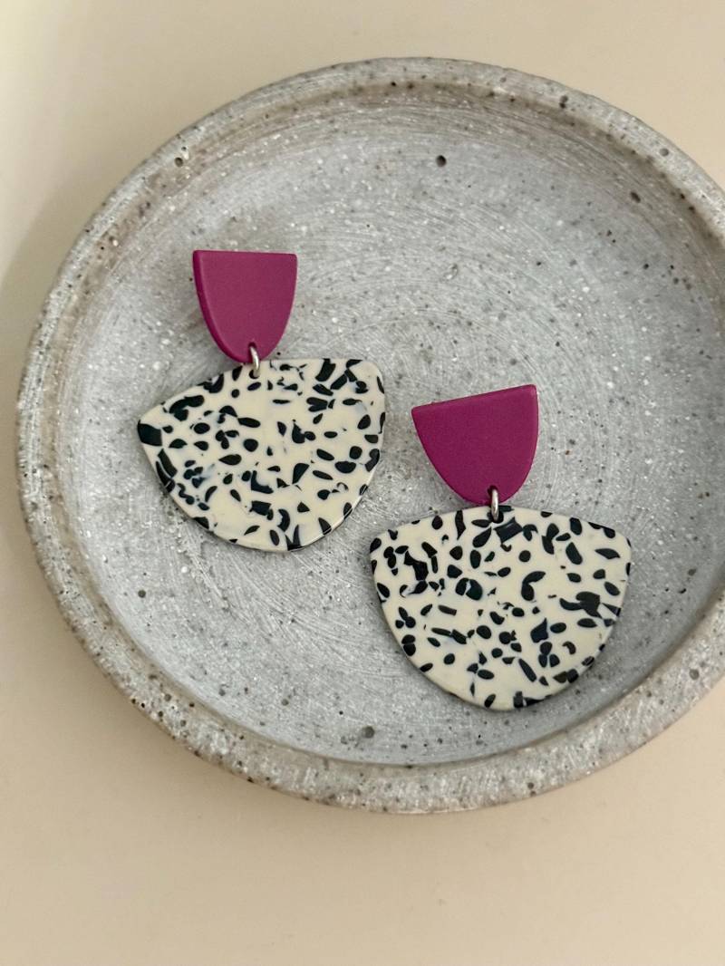 Lila Acryl Ohrstecker Mit Gepunkteten Acetat Anhänger/Große Statement Ohrringe Lila Hängeohrringe Kunststoff Geschenk Damen von birdsofparadiseDE