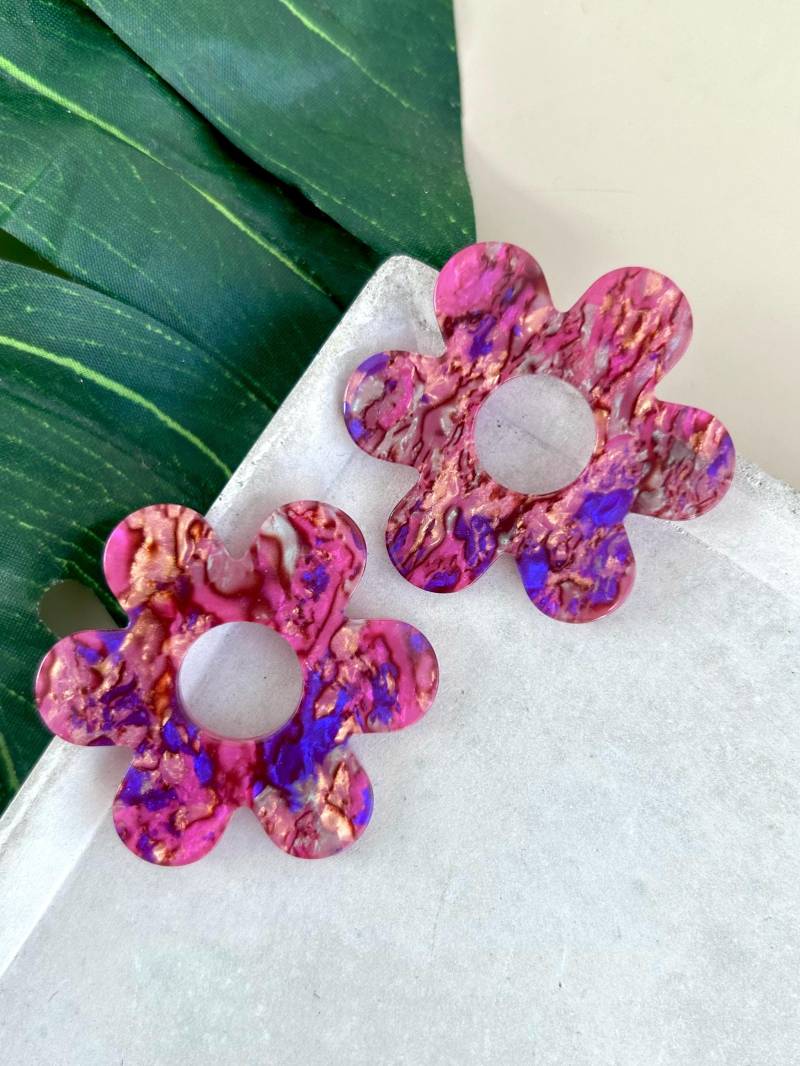 Lila Blumen Ohrringe Aus Acryl/Glitzernde, Pinke Ohrstecker Bunte, Auffällige Lila Statement Geschenk Lila Blumen Ohrringe Aus Acryl/Glitzernde, Pinke Ohrstecker Bunte, Auffällige Lila Statement Geschenk von birdsofparadiseDE