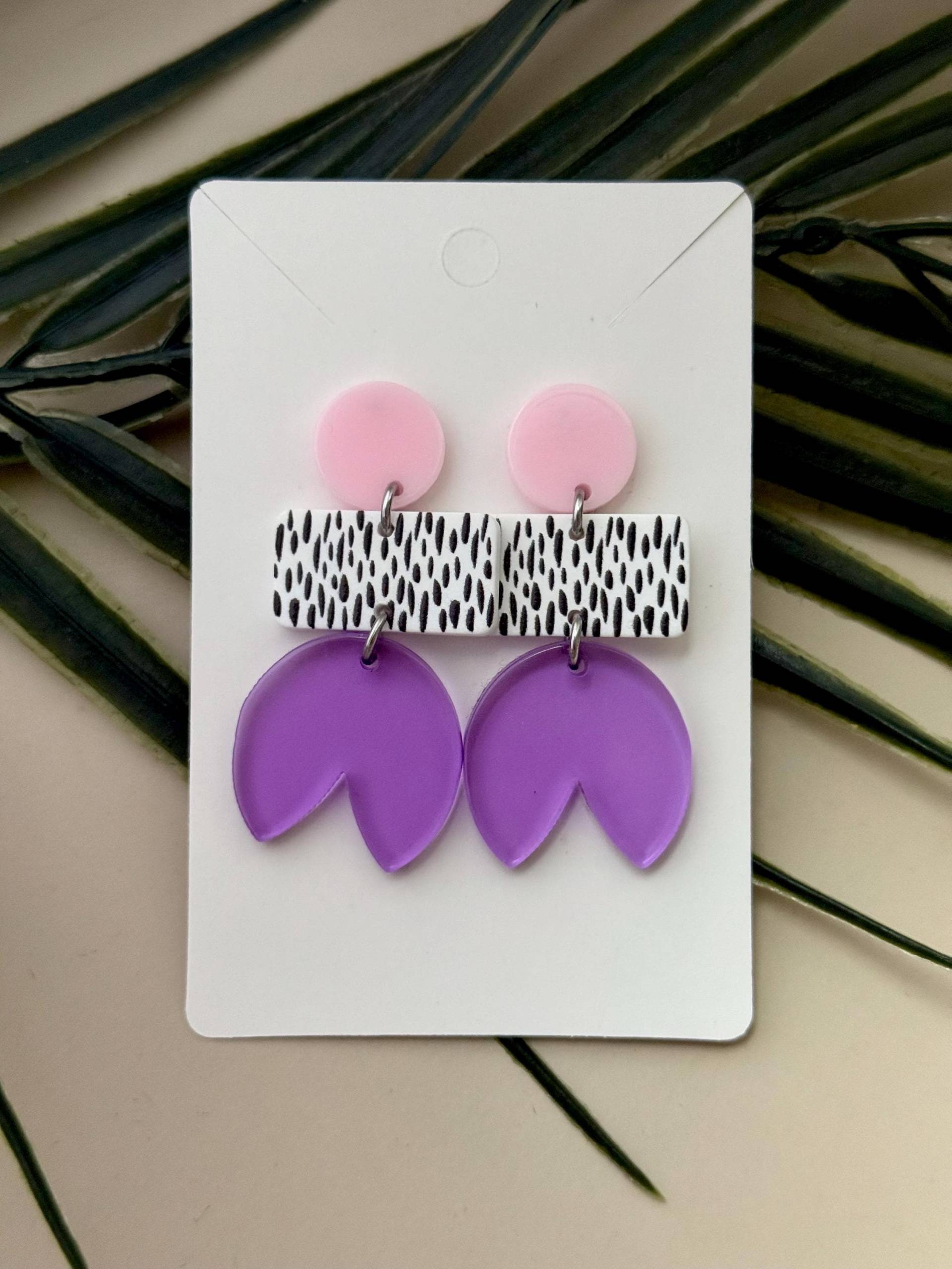 Lila Statement Ohrringe Aus Acryl/Rosa Ohrstecker Mit Schwarz Gepunkteten Anhänger Lange Color Block Geschenk Für Damen von birdsofparadiseDE