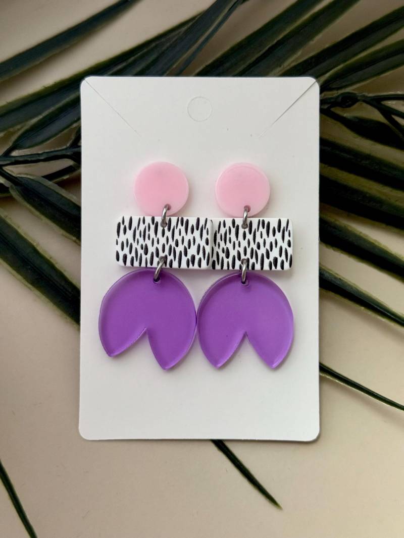 Lila Statement Ohrringe Aus Acryl/Rosa Ohrstecker Mit Schwarz Gepunkteten Anhänger Lange Color Block Geschenk Für Damen von birdsofparadiseDE