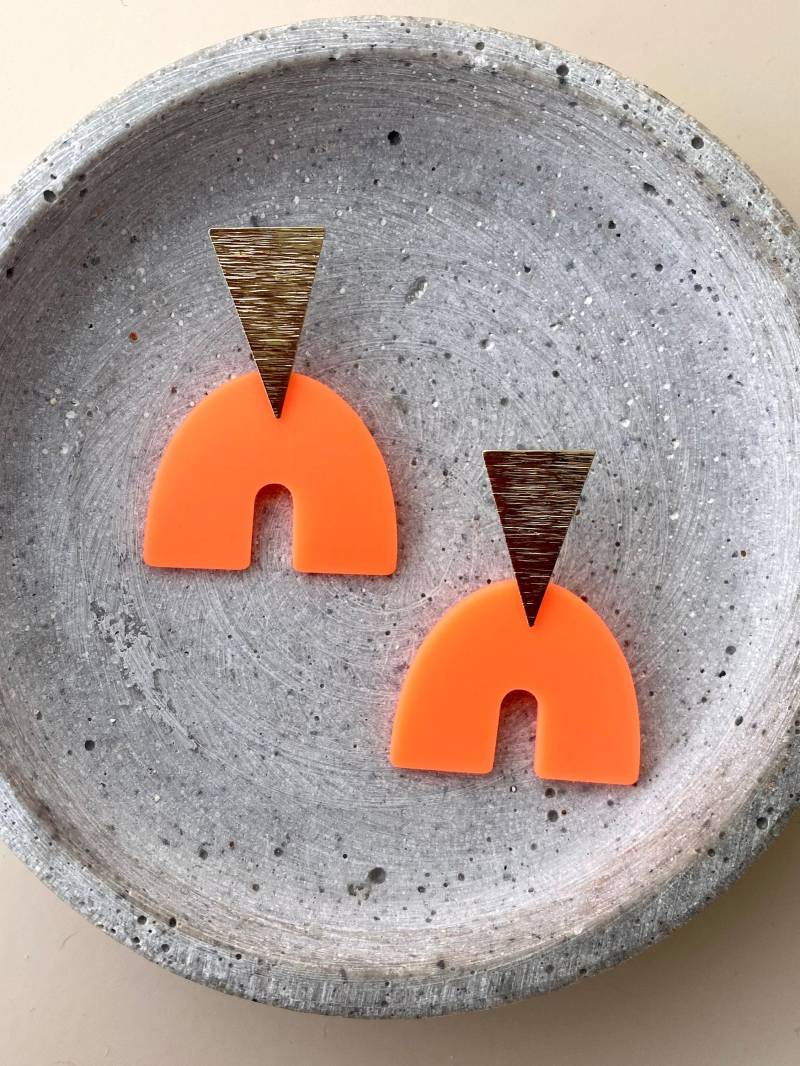 Neon Orange Statement Ohrringe Aus Acryl Und Vergoldeten Ohrstecker/Schmuck Bunt, Auffällige Geschenk Freundin von birdsofparadiseDE