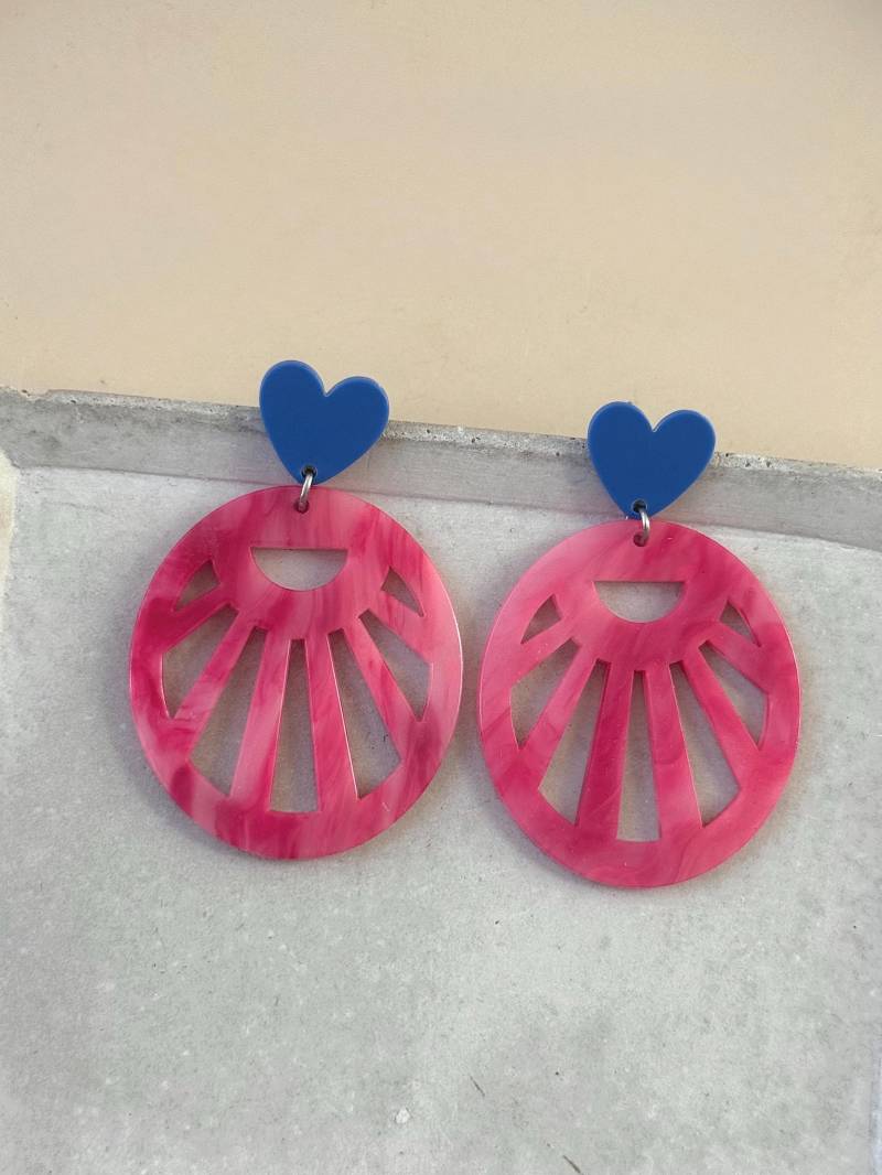 Pinke Statement Ohrringe/Herz Ohrstecker Anhänger Acetat Ohrschmuck Lange Hängeohrringe Auffälliger Schmuck Geschenk Für Freundin von birdsofparadiseDE