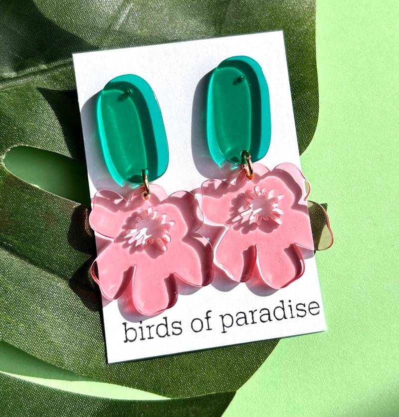Pinke Statement Ohrringe Mit Grünen Ohrstecker Und Neonpinken Blumen Anhänger Aus Acryl/Bunte Color Block Geschenk Für Sie von birdsofparadiseDE