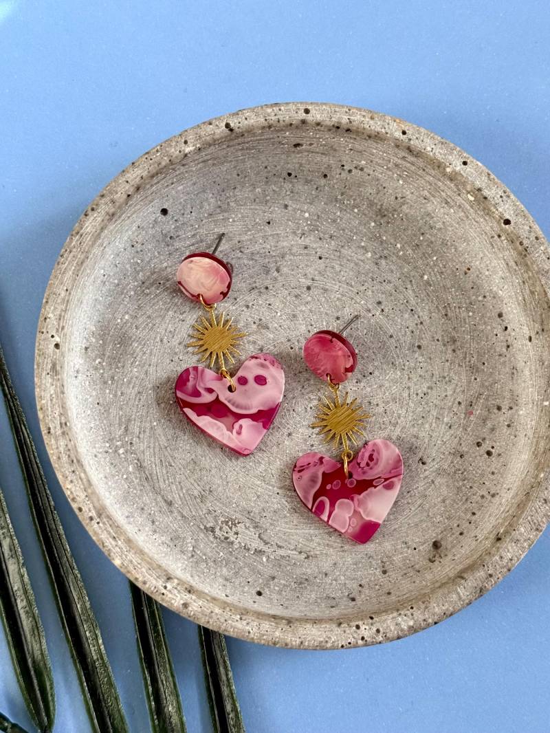 Rosa Roter Acetat Ohrringe Mit Sonnen Anhänger/Rote Herz Hängeohrringe Boho Sonne Schmuck Geschenk Für Freundin Rosa Roter Acetat Ohrringe Mit Sonnen Anhänger/Rote Herz Hängeohrringe Boho Sonne Schmuck Geschenk Für Freundin von birdsofparadiseDE