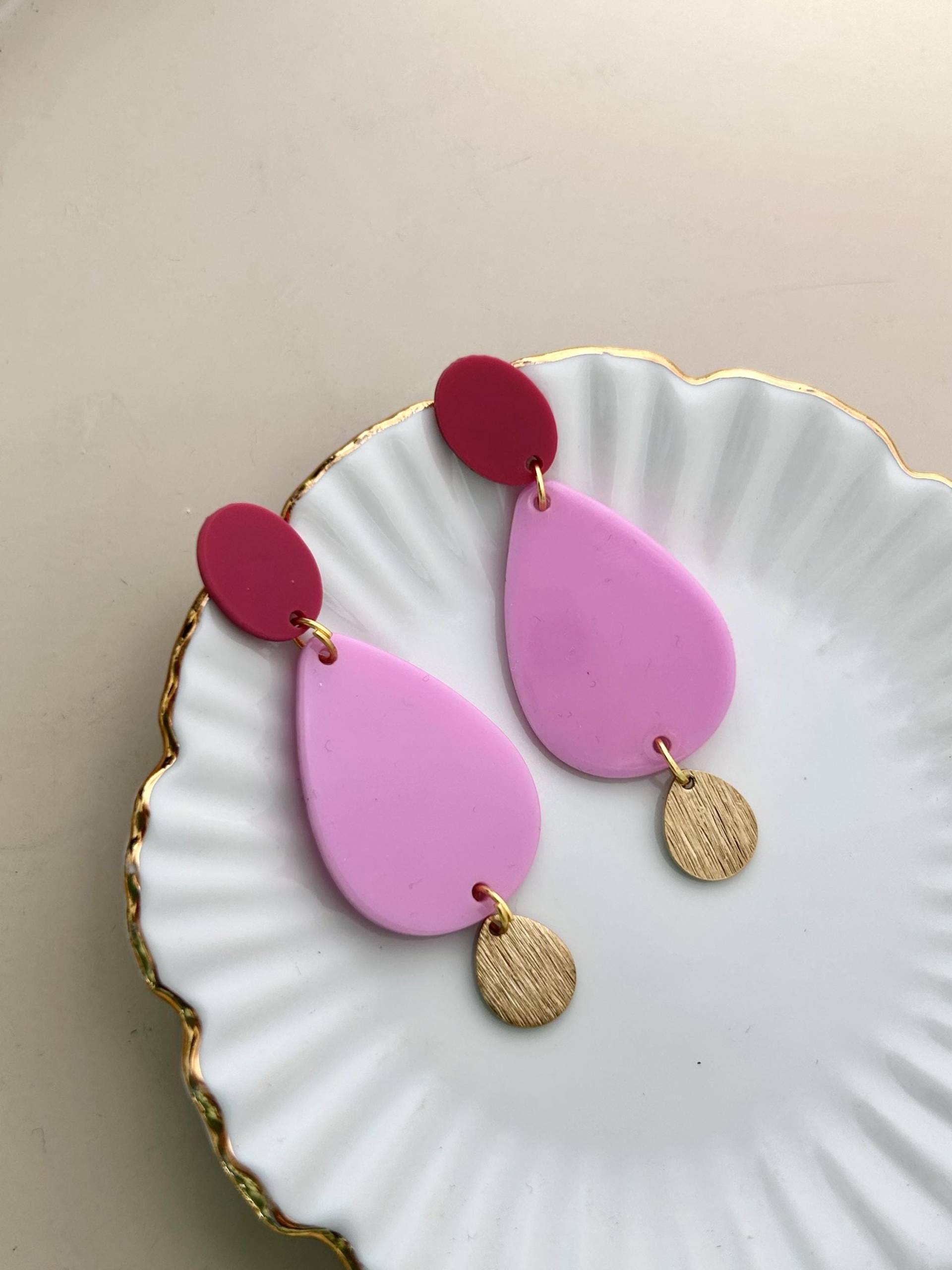 Rote Acryl Ohrstecker Mit Lila Anhänger Aus Acetat/Bunte Statement Ohrringe Rosa Messing in Gold Geschenk von birdsofparadiseDE