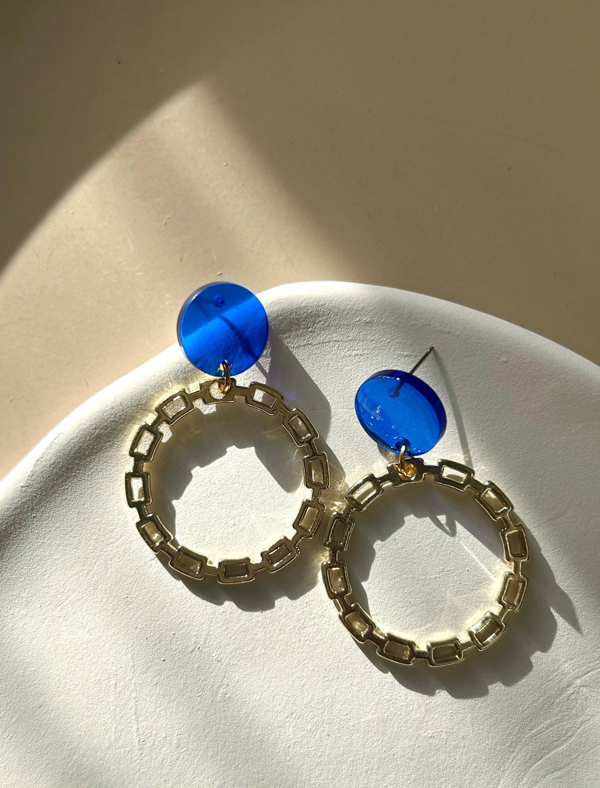 Runde, Vergoldete Ohrringe Mit Blauen Acryl Ohrstecker/Blaue Statement Color Blocking Schmuck Geschenk Für Freundin Runde, Vergoldete Ohrringe Mit Blauen Acryl Ohrstecker/Blaue Statement Color Blocking Schmuck Geschenk Für Freundin von birdsofparadiseDE