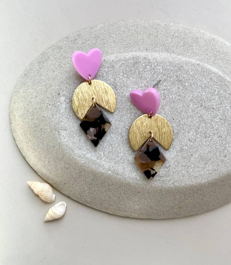 Schildpatt Ohrringe Mit Rosa Herz Ohrstecker Und Goldenen Anhänger/Acryl Geschenk Für Freundin Schildpatt Ohrringe Mit Rosa Herz Ohrstecker Und Goldenen Anhänger/Acryl Geschenk Für Freundin von birdsofparadiseDE