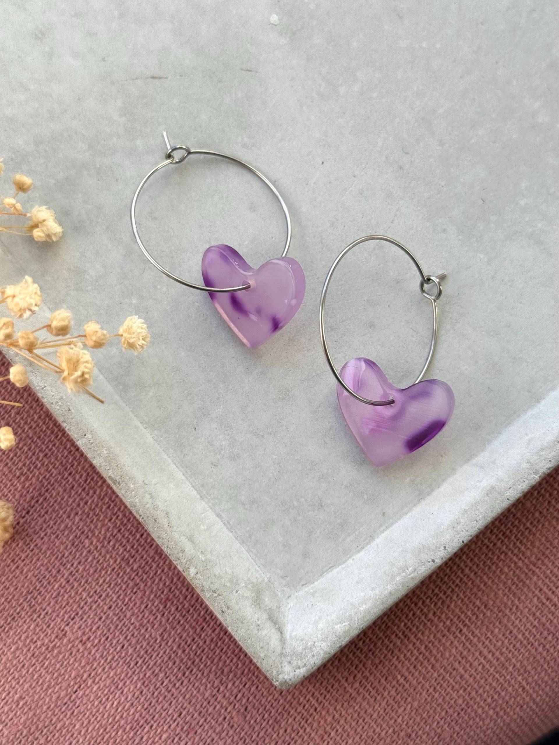 Silber Edelstahl Creolen Mit Lila Herz Acryl Anhänger/Rosa Ohrringe Schmuck Acetat in Lila Geschenk Freundin von birdsofparadiseDE