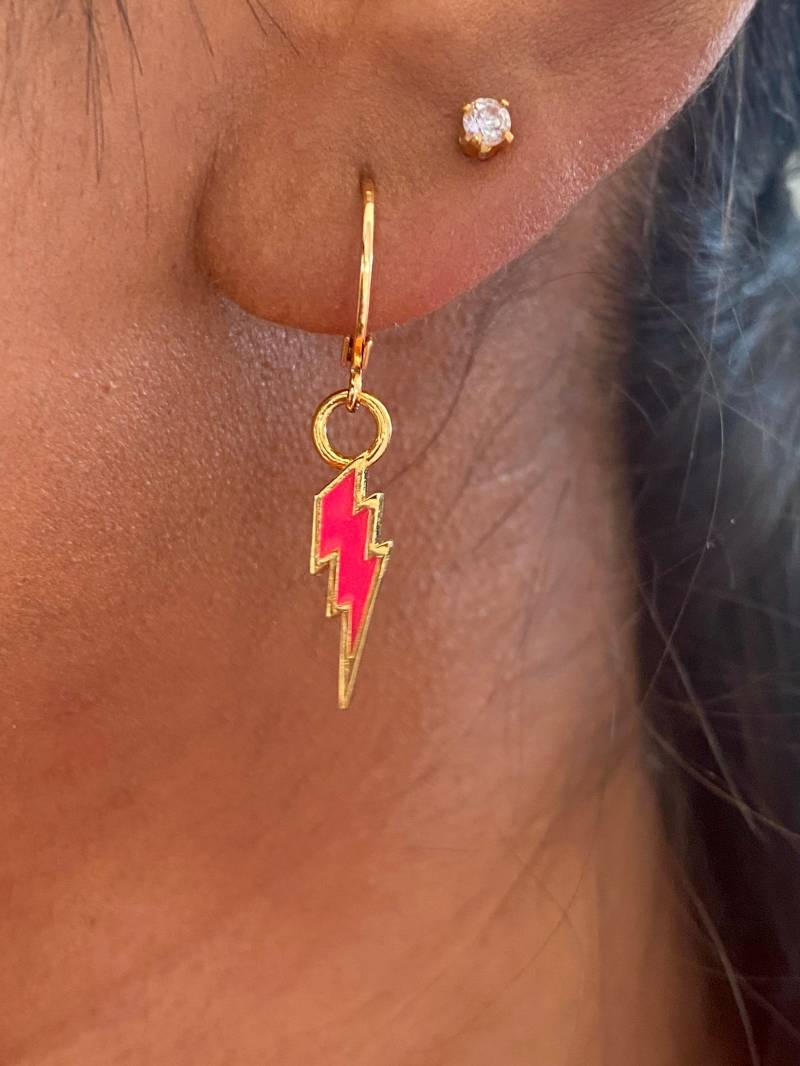 Vergoldete, Mini Huggie Creolen Mit Neon Pinken Blitz Anhänger/Kleine Vergoldete Ohrringe Pinke Bunte Ohrstecker Geschenk Vergoldete, Mini Huggie Creolen Mit Neon Pinken Blitz Anhänger/Kleine Vergoldete Ohrringe Pinke Bunte Ohrstecker Geschenk von birdsofparadiseDE