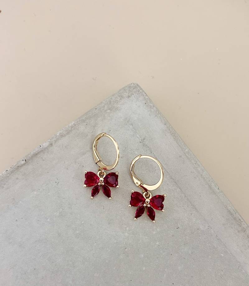 Vergoldete, Mini Huggie Creolen Mit Rotem Stein/Rote, Kleine Ohrringe Schleifen Anhänger Rote Zirkonia Steine Geschenk Damen Vergoldete, Mini Huggie Creolen Mit Rotem Stein/Rote, Kleine Ohrringe Schleifen Anhänger Rote Zirkonia Steine Geschenk Damen von birdsofparadiseDE
