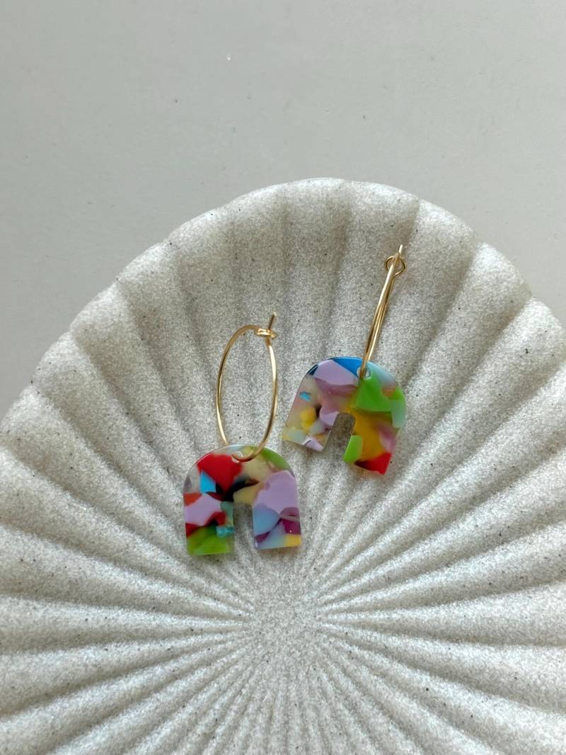 Vergoldete Creolen Mit Bunten Acryl Anhänger/Dünne, Goldene Bunte Acetat Ohrring Ohrringe Geschenk Für Freundin von birdsofparadiseDE