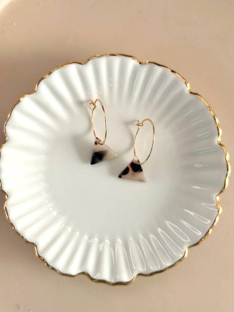 Vergoldete Creolen Mit Dreieckigen Acryl Anhänger/Dünne, Goldene Schildpatt Acetat Ohrringe Geschenk Für Freundin Vergoldete Creolen Mit Dreieckigen Acryl Anhänger/Dünne, Goldene Schildpatt Acetat Ohrringe Geschenk Für Freundin von birdsofparadiseDE