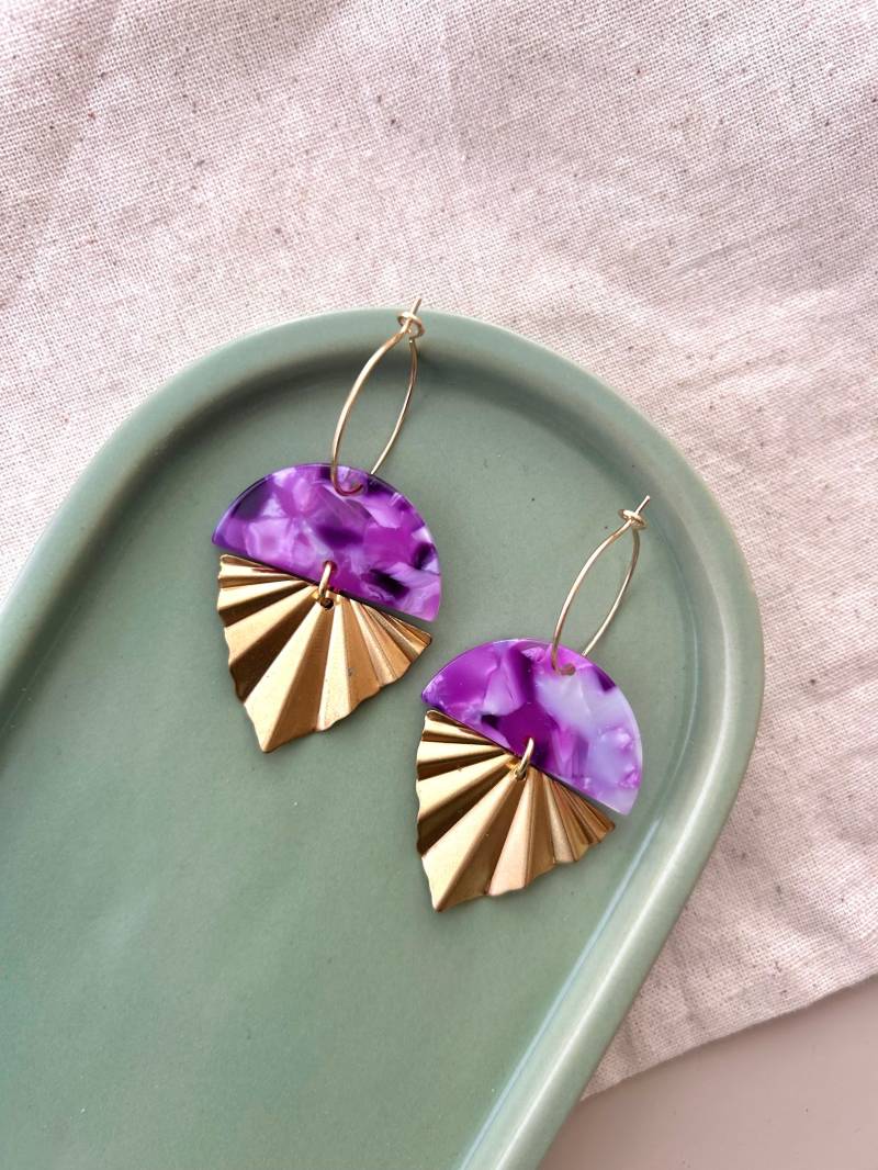 Vergoldete Creolen Mit Lila Acryl Anhänger/Lange Hängeohrringe Ohrringe Bunter Statement Schmuck Geschenk Freundin Vergoldete Creolen Mit Lila Acryl Anhänger/Lange Hängeohrringe Ohrringe Bunter Statement Schmuck Geschenk Freundin von birdsofparadiseDE