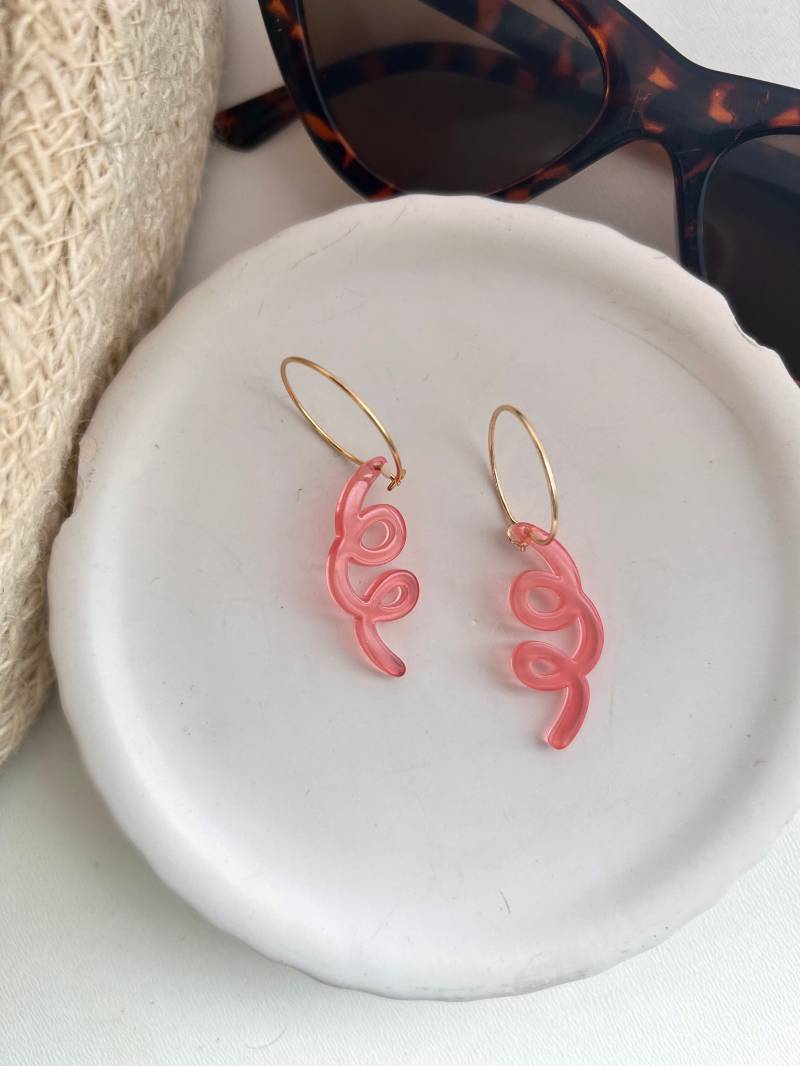Vergoldete Creolen Mit Rosa Acryl Anhänger/Dünne, Goldene Bunte Acetat Ohrring Pinke Ohrringe Geschenk Für Freundin Vergoldete Creolen Mit Rosa Acryl Anhänger/Dünne, Goldene Bunte Acetat Ohrring Pinke Ohrringe Geschenk Für Freundin von birdsofparadiseDE