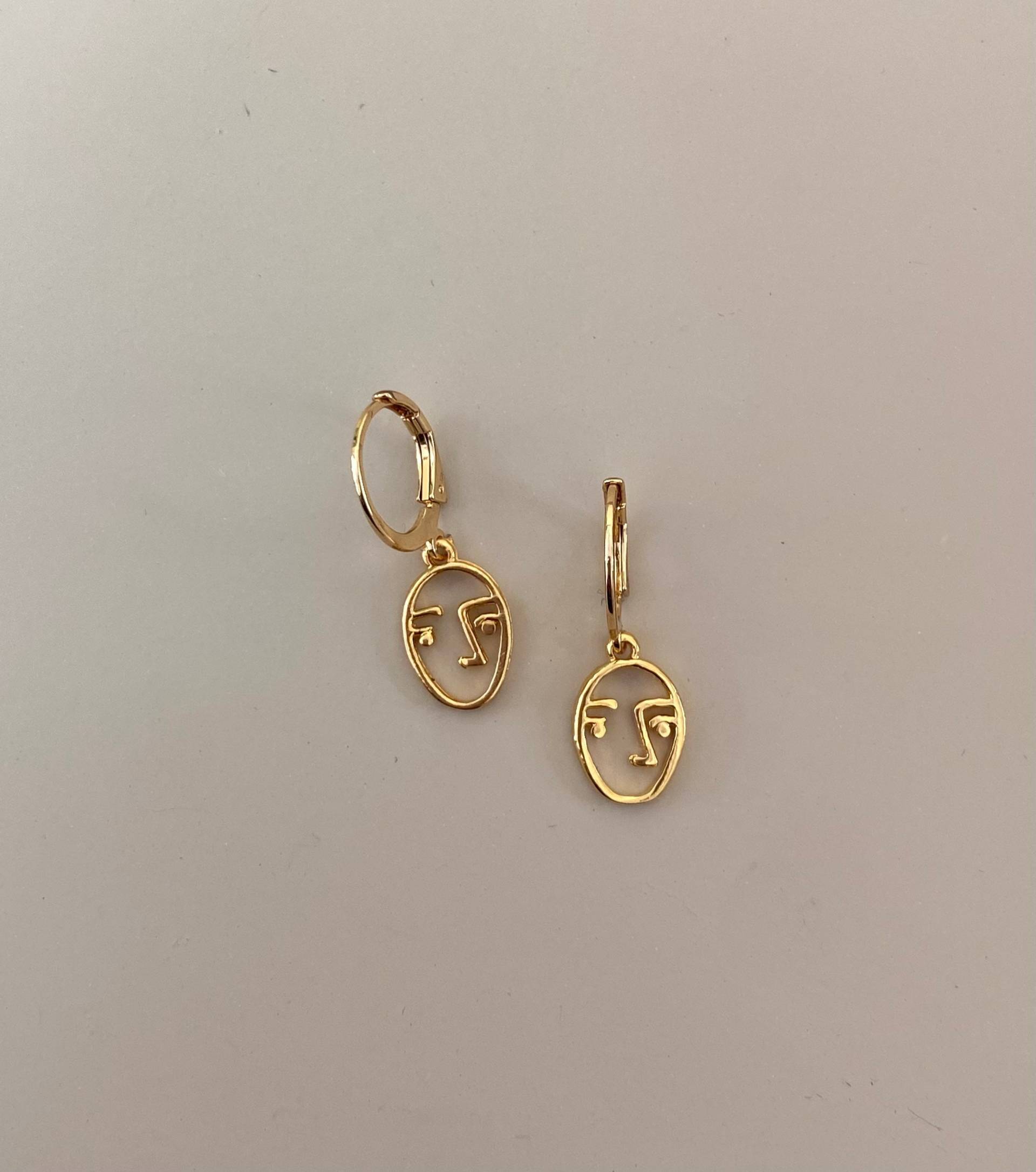 Vergoldete Mini Huggie Creolen Mit Line-Art Gesicht Anhänger/Gold Boho Ohrringe Gesichter Dünne Geschenk Für Freundin von birdsofparadiseDE