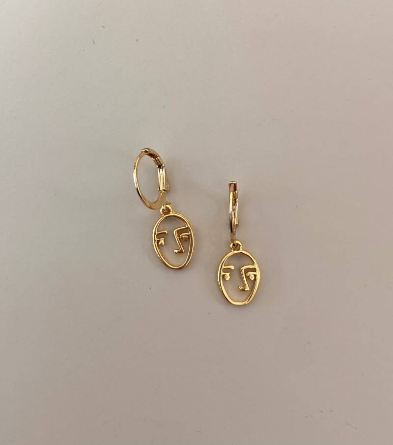 Vergoldete Mini Huggie Creolen Mit Line-Art Gesicht Anhänger/Gold Boho Ohrringe Gesichter Dünne Geschenk Für Freundin von birdsofparadiseDE