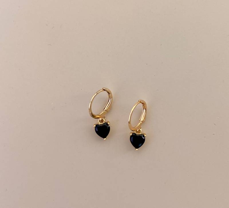 Vergoldete Mini Huggie Creolen Mit Schwarzem Kristall Stein Anhänger/Herz Zirkonia Kleine Boho Ohrringe Gold Geschenk Für Sie von birdsofparadiseDE