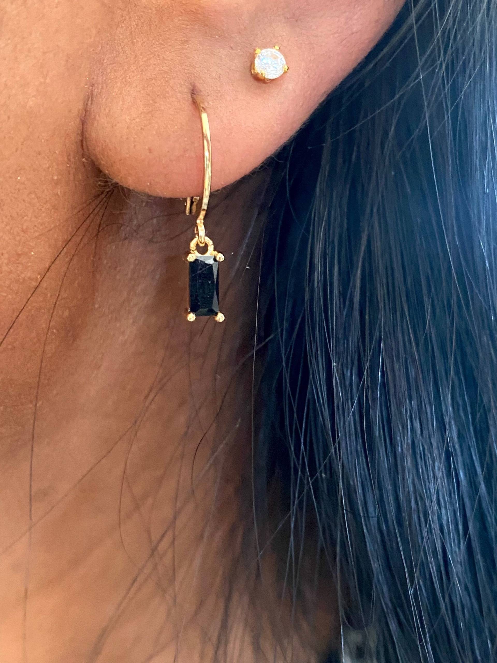 Vergoldete Mini Huggie Creolen Mit Schwarzem Stein/Zirkonia Kristall Schmuck Gold Boho Ohrringe Anhänger Geschenk Für Sie Vergoldete Mini Huggie Creolen Mit Schwarzem Stein/Zirkonia Kristall Schmuck Gold Boho Ohrringe Anhänger Geschenk Für Sie von birdsofparadiseDE