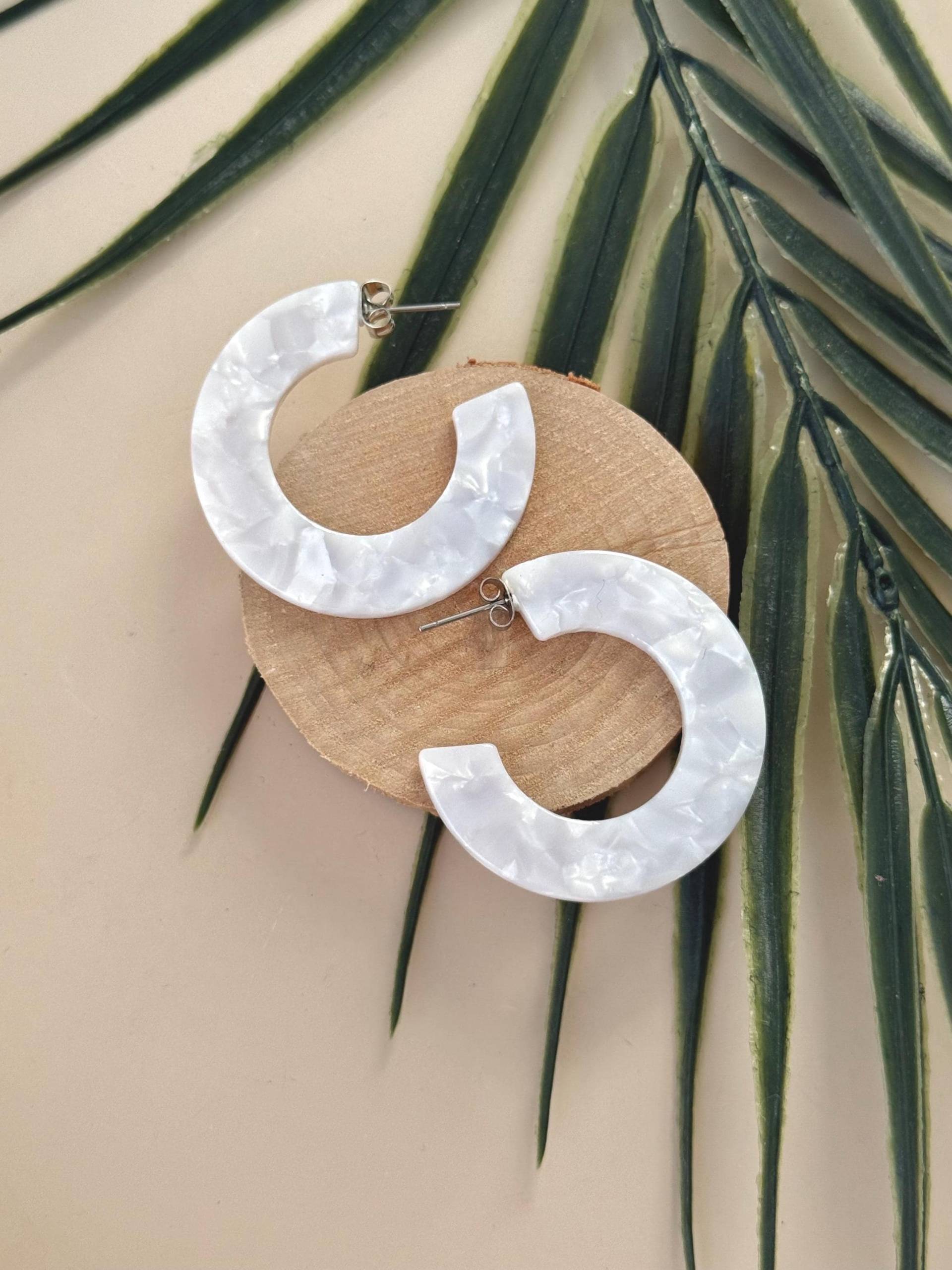 Weiße Acetat Schildpatt Creolen/Große Aus Kunststoff Ohrringe Flache, Halbcreolen Geschenk Für Freundin von birdsofparadiseDE