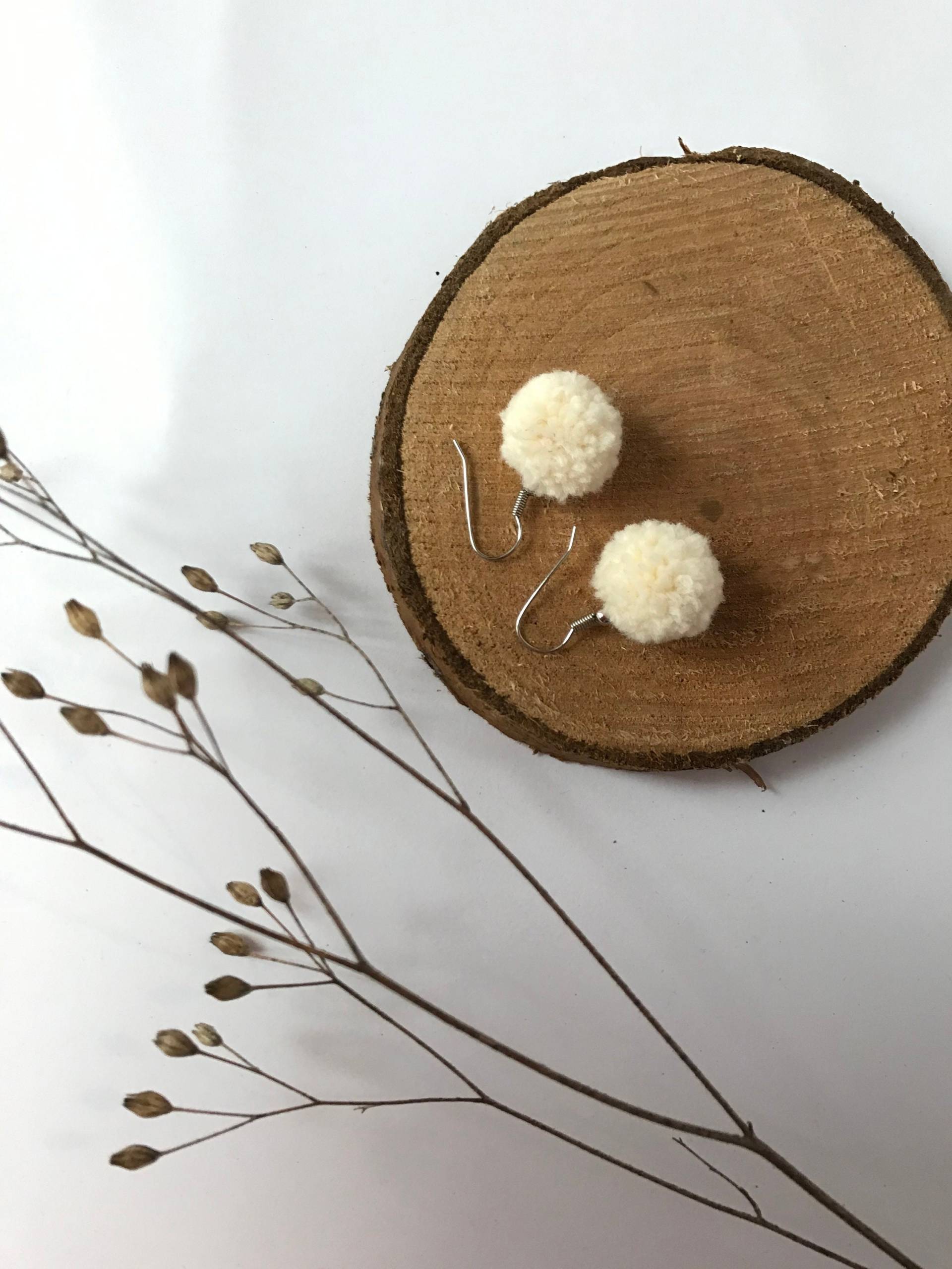 Ohrringe Mit Minipompon, Minibommel, Pompon, Geschenk, Hochzeit, Accessoires von bizifamily