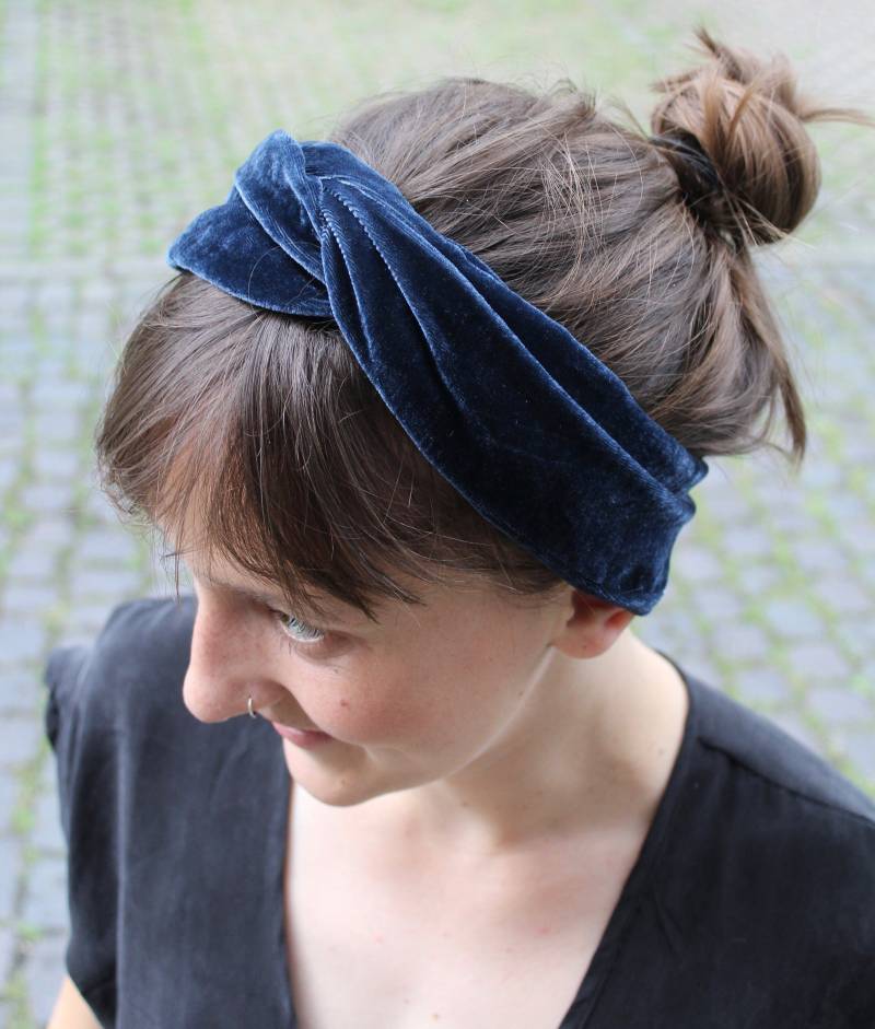 Samthaarband Zum Selber Knoten Taubenblau Von Blåbär Handmade von blabarhandmade