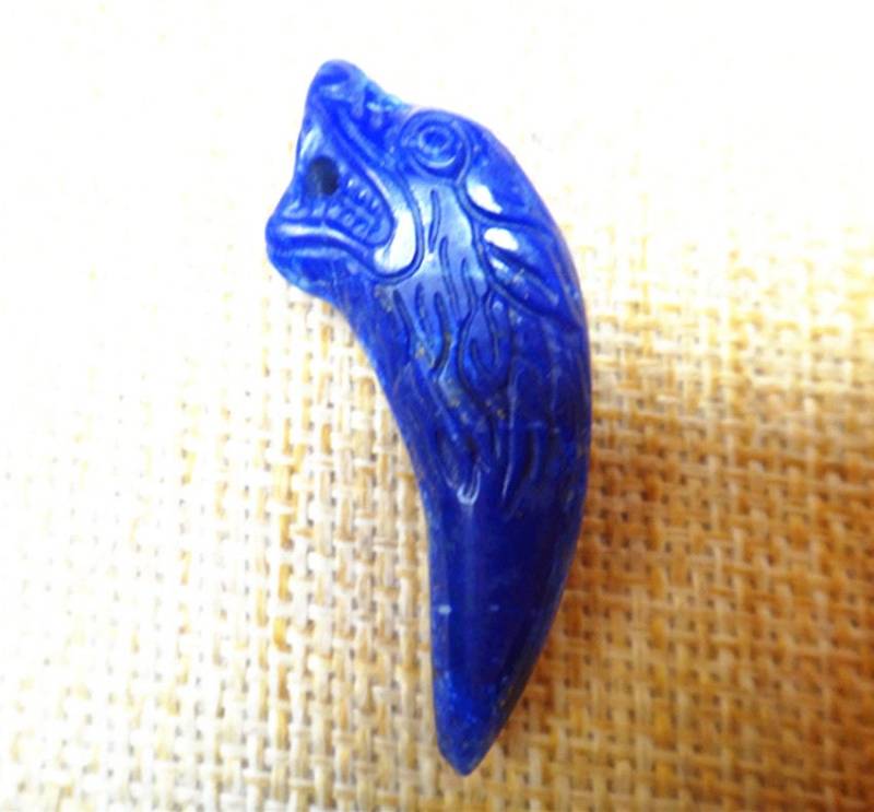 Natürliche Blaue Farbe Lapislazuli Gravur Wolfs Zähne Anhänger Maskottchen Natürliche Blaue Farbe Lapislazuli Gravur Wolfs Zähne Anhänger Maskottchen von blackbeaded